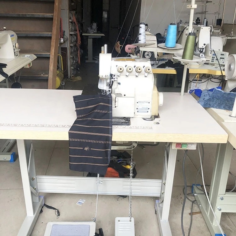 Heavy Equipment Supplier - Macchina da Cucire Industriale Overlock a